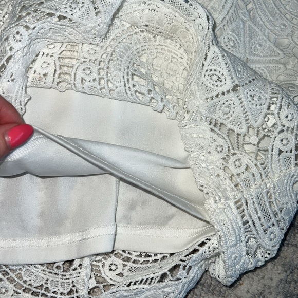 White dress - Picture 7 of 9